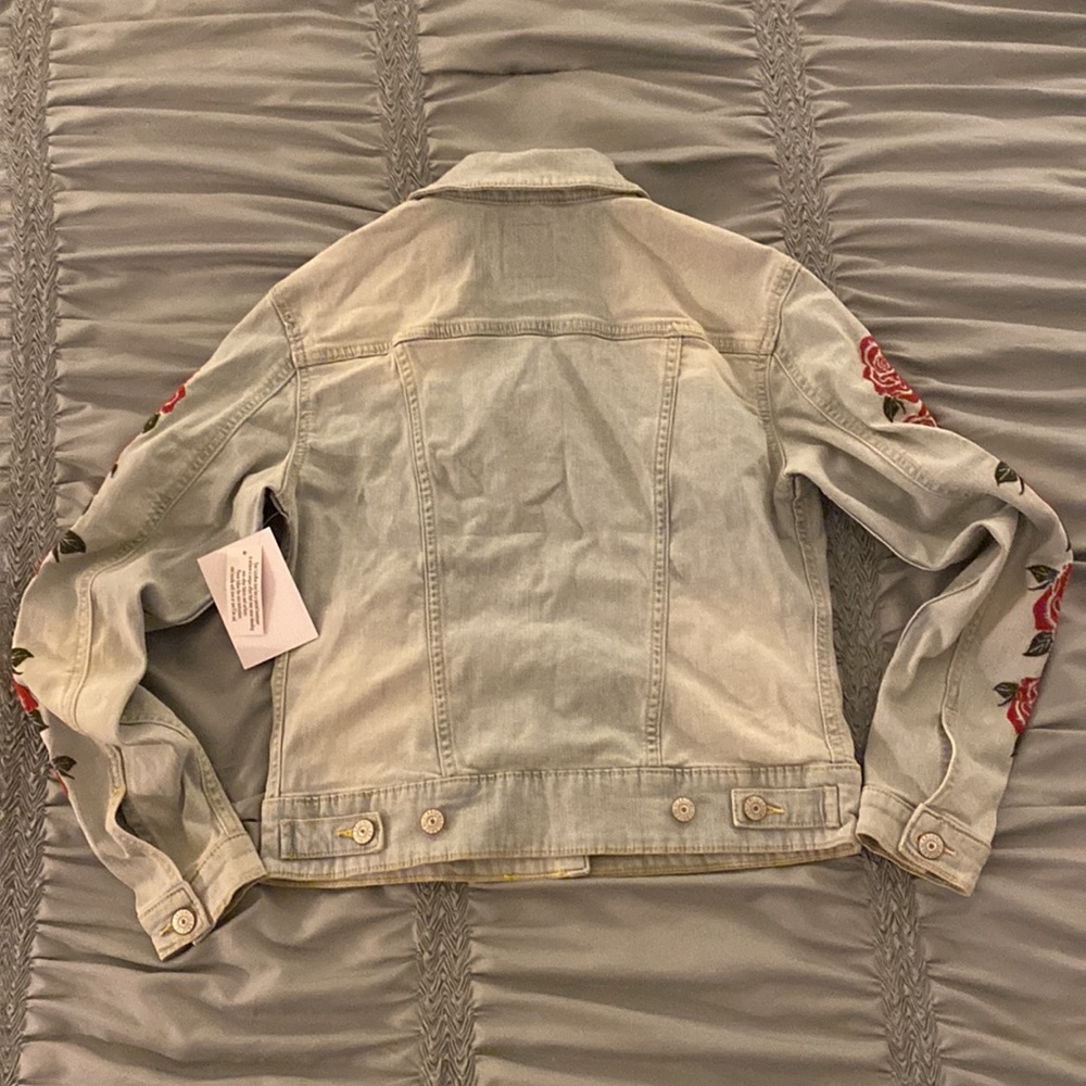 Jean Jacket with Roses - Picture 2 of 3